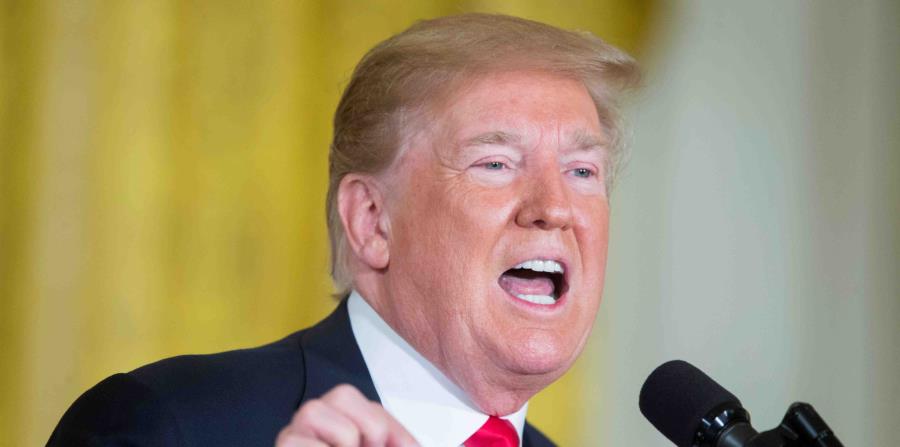 El presidente Donald Trump realiza declaraciones a la prensa en la Sala Este de la Casa Blanca, en Washington. (EFE) (horizontal-x3)