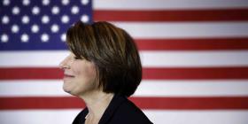 Amy Klobuchar se quita de la carrera presidencial demócrata a la Casa Blanca