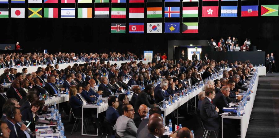 Los delegados durante el Congreso de la FIFA en la víspera de la inauguración de la Copa del Mundo en Moscú, Rusia, el miércoles 13 de junio de 2018. (AP Foto/Alexander Zemlianichenko) (horizontal-x3)