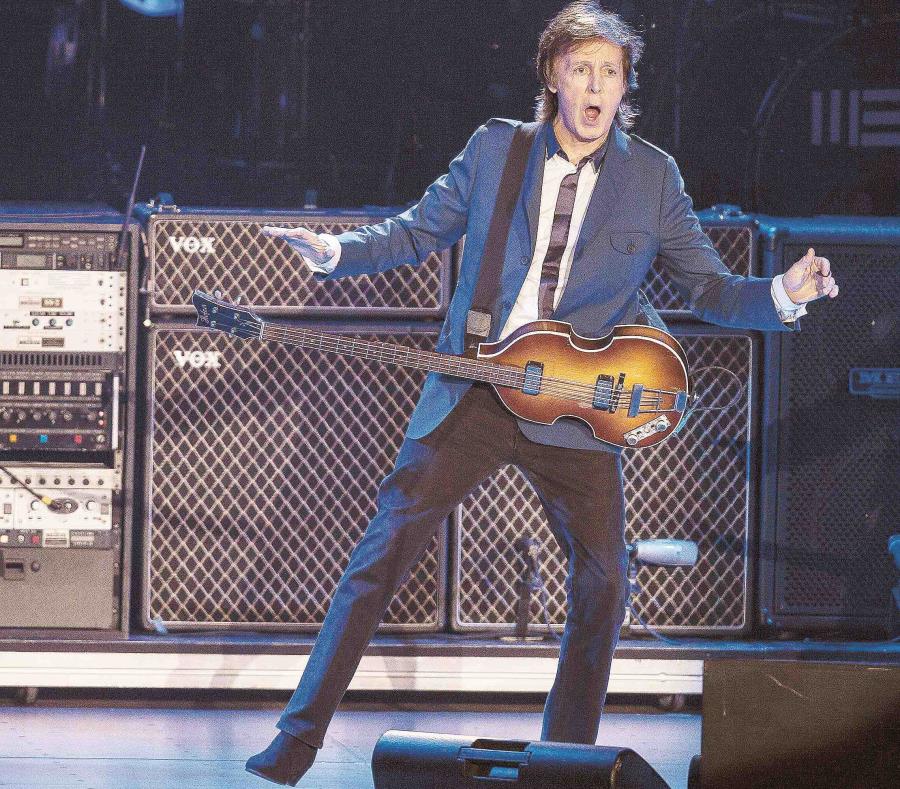 La semana pasada McCartney brevemente actuó con su colega de los Beatles, el baterista Ringo Starr, en un concierto en Londres. (semisquare-x3)