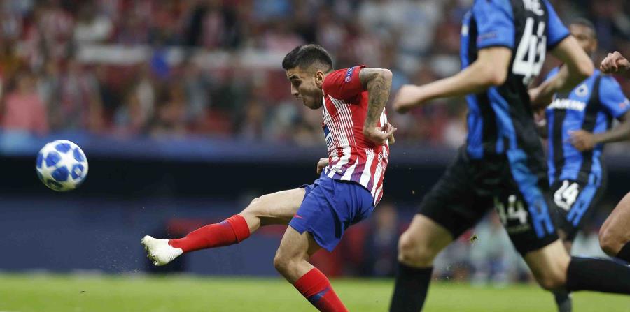 Un gol en la segunda mitad del suplente argentino Ángel Correa dio al Atlético la victoria sobre Real Betis en la liga española. (AP / Paul White) (horizontal-x3)