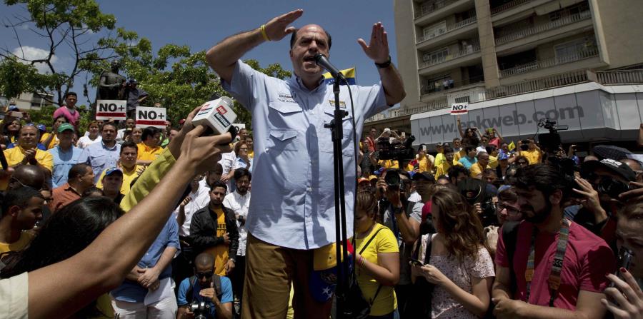 Líder opositor venezolano pide a la banca que aísle a Maduro (horizontal-x3)