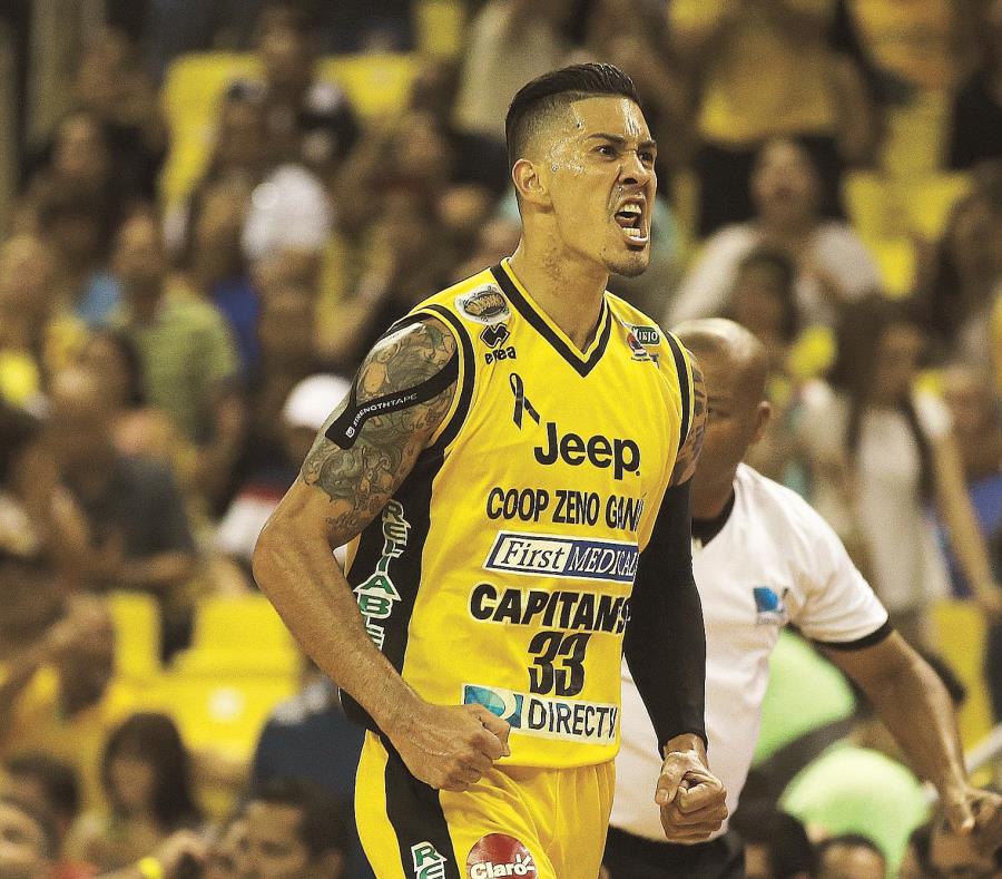 El escolta David Huertas aportó 13 puntos al triunfo de los Capitanes de Arecibo sobre los Caciques de Humacao. (GFR Media) (semisquare-x3)