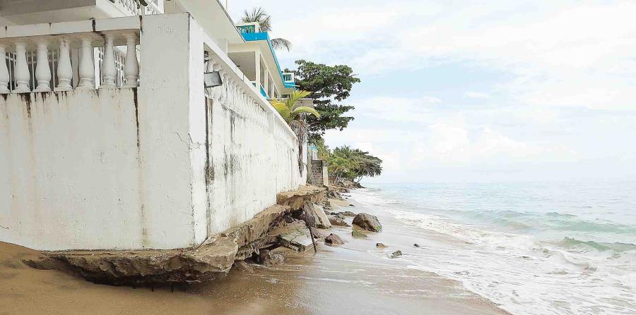 Frentes fríos empeoran la erosión costera agravada por el huracán María (horizontal-x3)