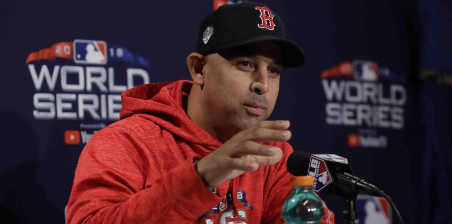 Alex Cora recurrió a varios cambios en el bullpen. (AP) (horizontal-x3)