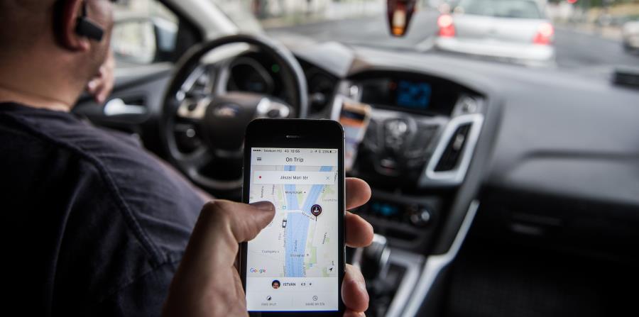De aprobarse el reglamento, el ciudadano interesado en ser chofer de Uber tendría que cumplir con 17 documentos o trámites. (horizontal-x3)