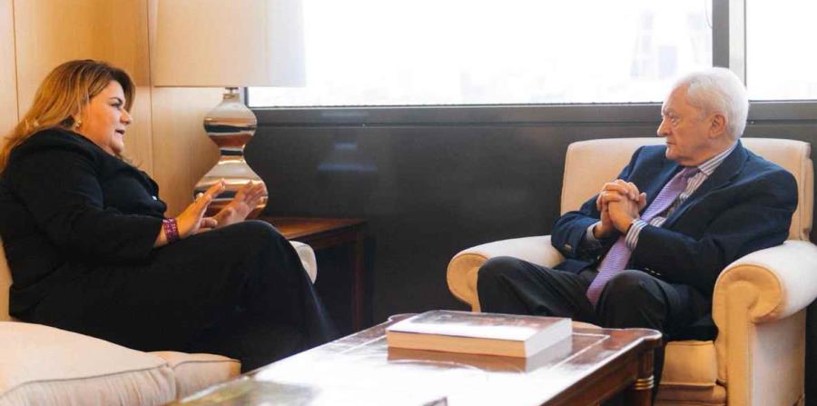 La comisionada residente, Jenniffer González, junto al secretario de Estado de Asuntos Exteriores, Fernando Valenzuela (horizontal-x3)