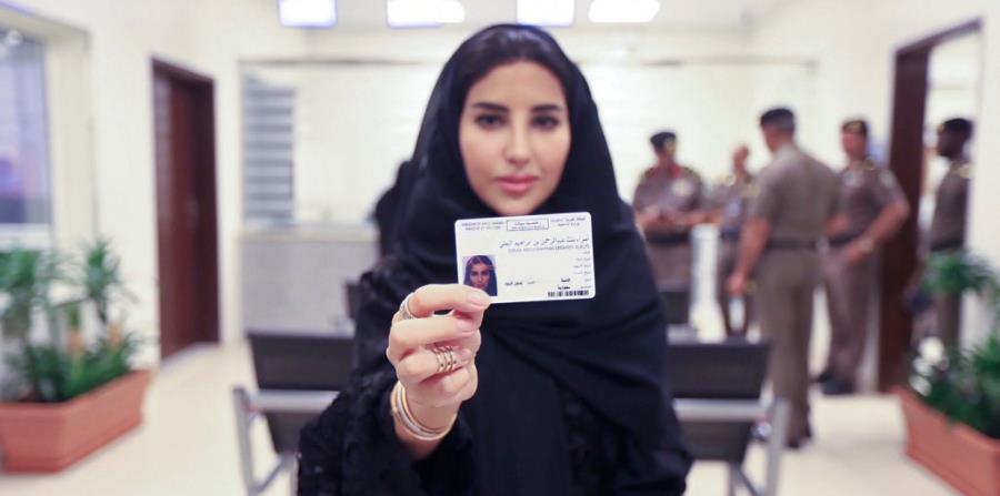 Arabia Saudita emite licencias de conducir a 10 mujeres (horizontal-x3)