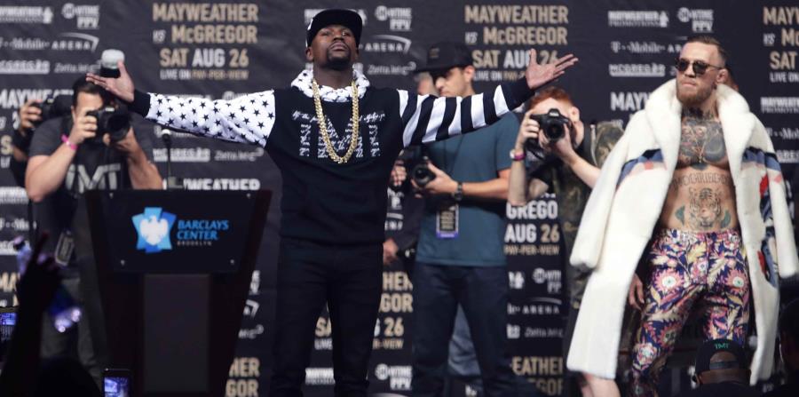 Conor McGregor dice ser negro de la cintura hacia abajo (horizontal-x3)