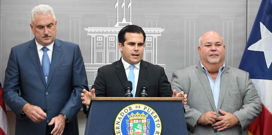 Ricardo Rosselló (centro) dijo que se trabaja para alcanzar un acuerdo con la JSF respecto al presupuesto para el año fiscal 2018-2019. (horizontal-x3)