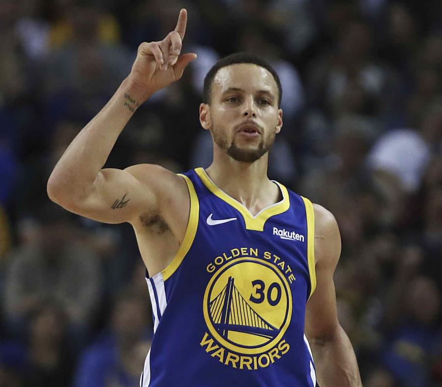 Stephen Curry, de los Warriors de Golden State, celebra una canasta contra los Timberwolves de Minnesota en la segunda mitad del juego de la NBA que enfrentó a ambos equipos, el 10 de diciembre de 2018, en Oakland, California. (AP) (semisquare-x3)