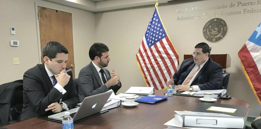 Desde la izquierda, Luis Dávila Pernas, quien dimitió como subdirector de Prfaa. (horizontal-x3)