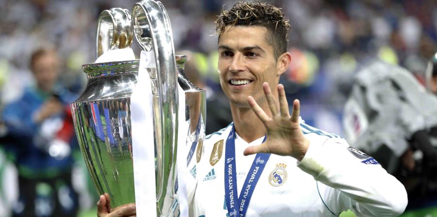 Foto de Cristiano Ronaldo con el trofeo de la Liga de Campeones el pasado mayo. (AP) (horizontal-x3)