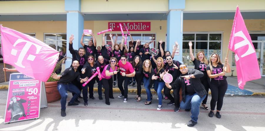 T-Mobile abre su primera tienda en Cidra (horizontal-x3)