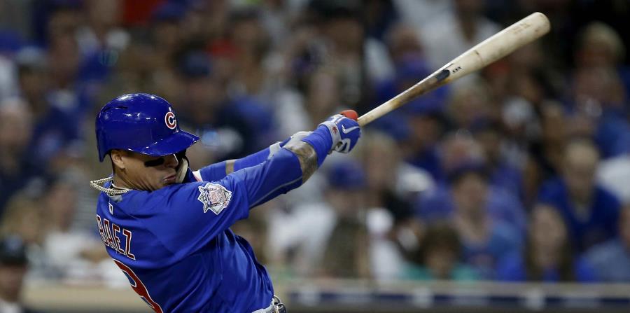 Javier Báez, de los Cachorros de Chicago, conecta un doble de dos carreras en la quinta entrada del juego ante los Padres de San Diego el sábado 14 de julio de 2018 en San Diego. (AP) (horizontal-x3)
