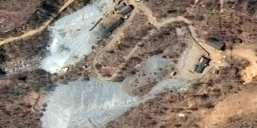 En esta imagen satelital, tomada el 20 de abril de 2018 y proporcionada por DigitalGlobe, se muestra el sitio de ensayos nucleares de Punggye-ri, en Corea del Norte. (horizontal-x3)
