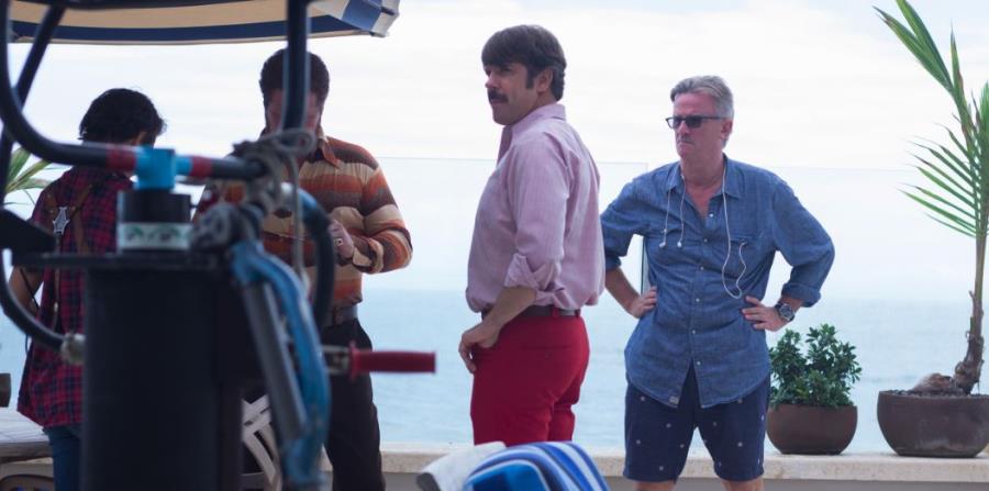 El actor y comediante estadounidense Jason Sudeikis, (al centro) durante un receso en el rodaje de la película “Driven” en Puerto Rico. (A la extrema derecha) el director del filme, Nick Hamm, de origen británico. (horizontal-x3)