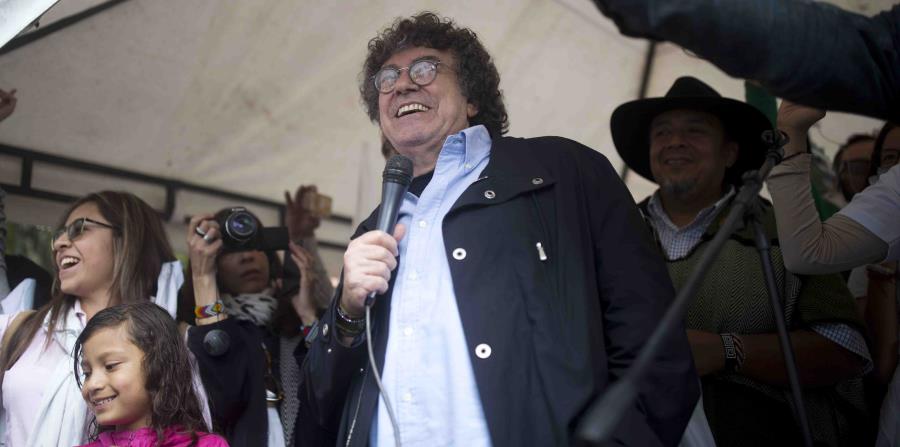 “Fue hace varios días que el papa Francisco se me acercó y me dijo: ‘Piero, esa canción sirvió para que me reconciliara con mi padre. Eso nunca te lo voy a terminar de agradecer’. Que te digan eso te impacta”, dijo el artista. (horizontal-x3)