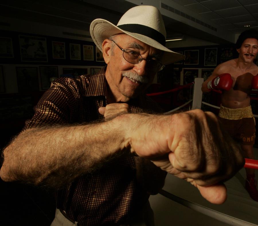 Mario Rivera Martinó fue un prestigioso analista de boxeo para importantes publicaciones como la revista The Ring y Sports Illustrated. (semisquare-x3)