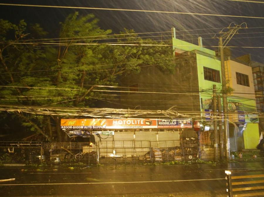 El tifón Mangkhut toca tierra en Filipinas con vientos de hasta 177 millas por hora (semisquare-x3)