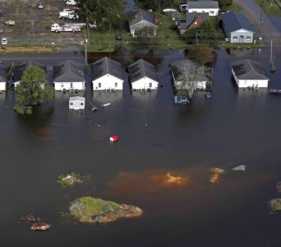 Vista aérea de unas casas en Dillon, Carolina del Sur, que se inundaron debido al huracán Florence. (AP) (semisquare-x3)