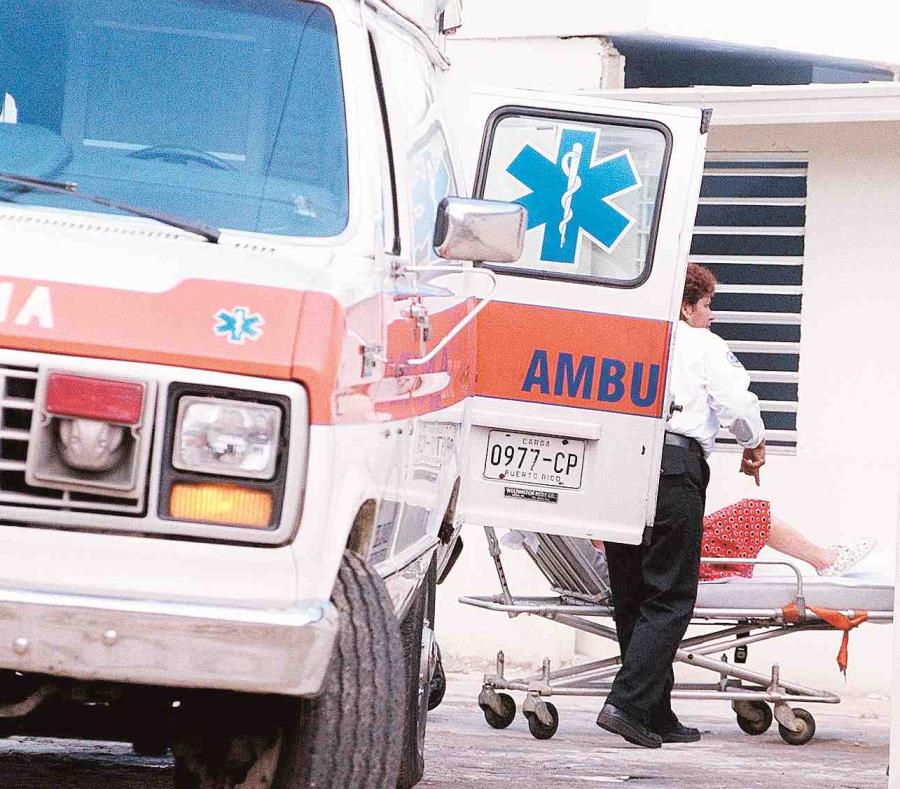 Una ambulancia traslada a un paciente a un hospital. (GFR Media) (semisquare-x3)