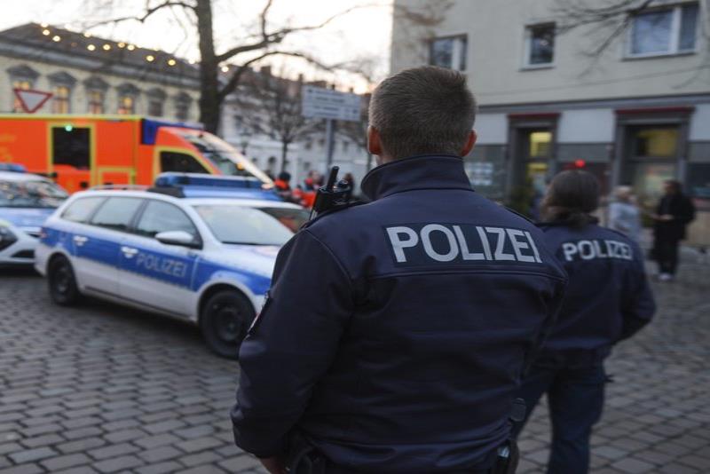 La policía detuvo al dúo en una calle de Berlín. (AP) (semisquare-x3)