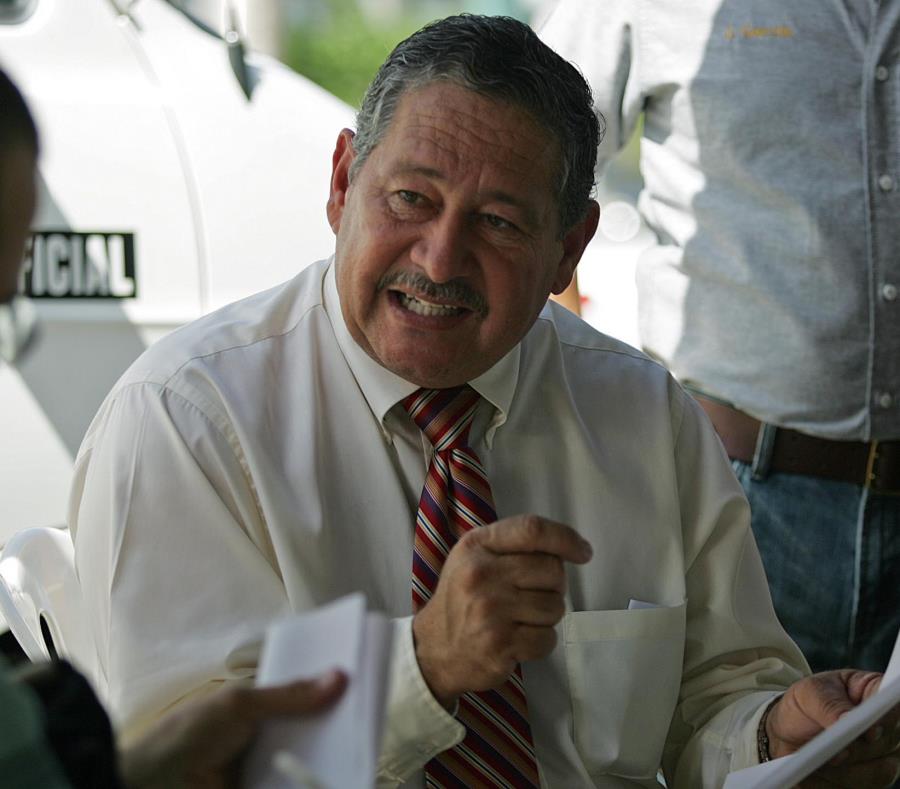 José Tirado, presidente del Sindicato de Bomberos Unidos de Puerto Rico, dijo que es una falta de respeto que el gobierno no atienda el asunto de forma seria y responsable. (GFR Media) (semisquare-x3)