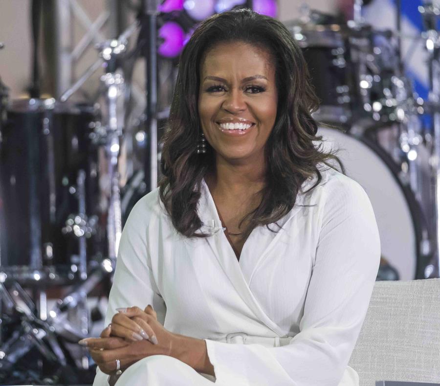 La ex primera dama, Michelle Obama (semisquare-x3)