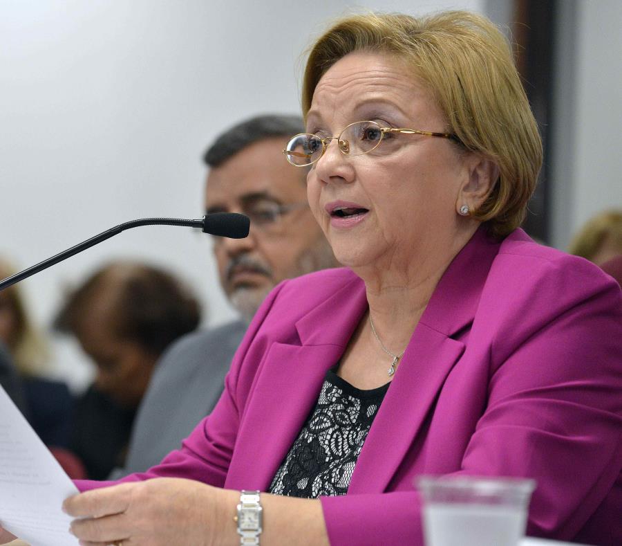 La exjueza y presidenta del PFEI, Nydia Cotto Vives, mencionó que el pasillo de las oficinas que da hacia la avenida Ponce de León recibió varios impactos de bala. (GFR Media) (semisquare-x3)