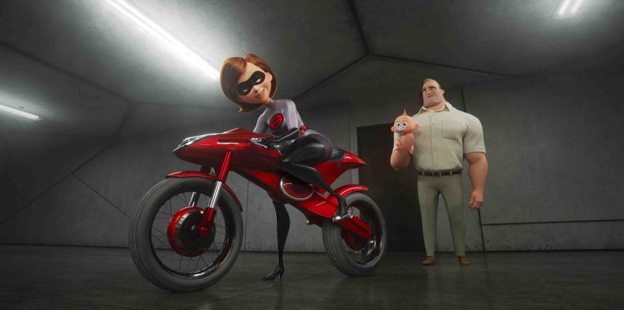En esta imagen difundida por Disney Pixar, los personajes de Helen/Elastigirl, en la voz de Holly Hunter, y Bob/Mr. Incredible, en la voz de Craig T. Nelson, en una escena de
