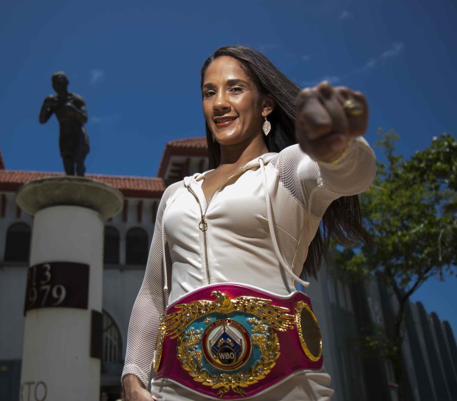 De derrotar a Yamila Reynoso, Amanda Serrano se uniría a Oscar de la Hoya y a Manny Pacquiao como los únicos boxeadores en ostentar seis fajas mundiales en igual número de pesos. (semisquare-x3)