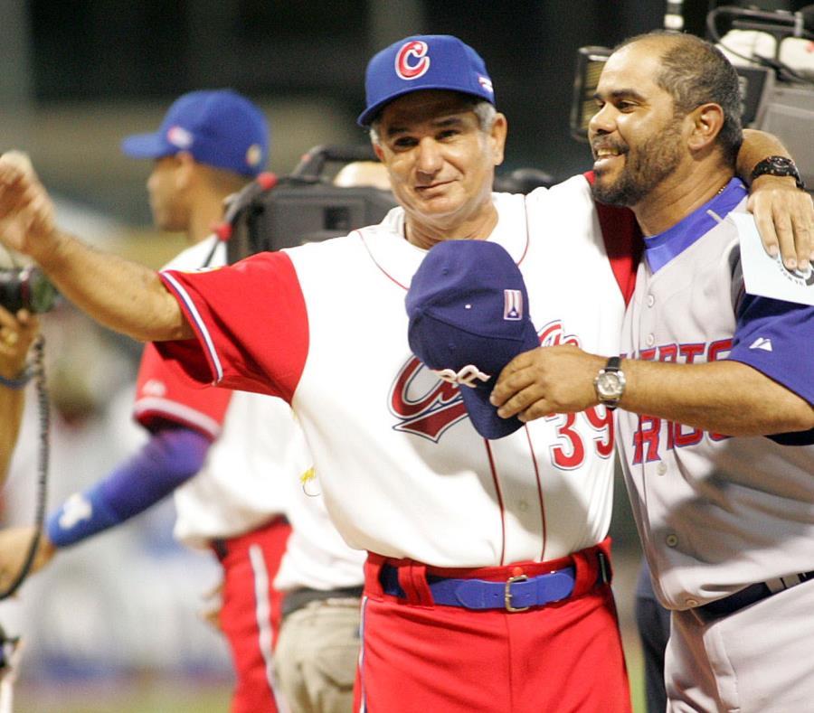 Higinio Vélez (izq.) junto al exjugador y exdirigente de la Selección boricua, José