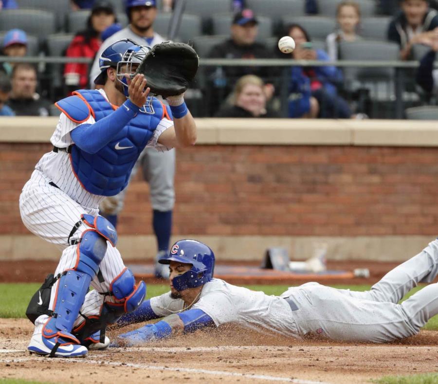 El bayamonés Javier Báez se desliza para completar el robo del home durante el choque contra los Mets de Nueva York. (AP / Frank Franklin II) (semisquare-x3)