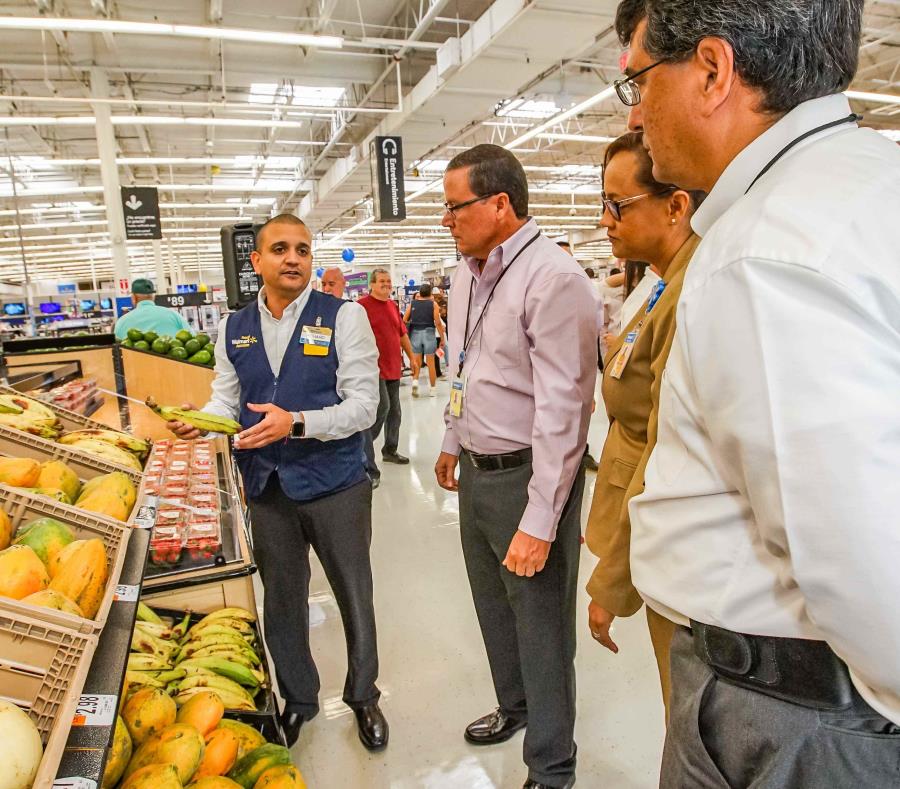 El establecimiento ahora cuenta con una nueva área denominada La Placita Walmart (semisquare-x3)