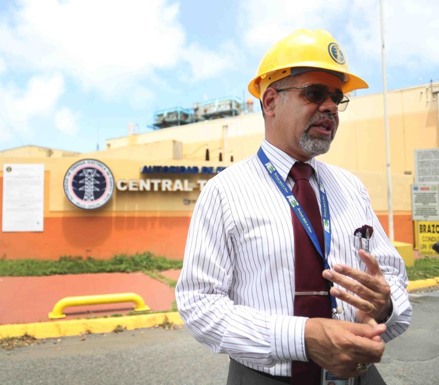 Justo González reiteró que la AEE cuenta con 3,700 trabajadores que se distribuyen en grupos entre los 78 municipios. (semisquare-x3)