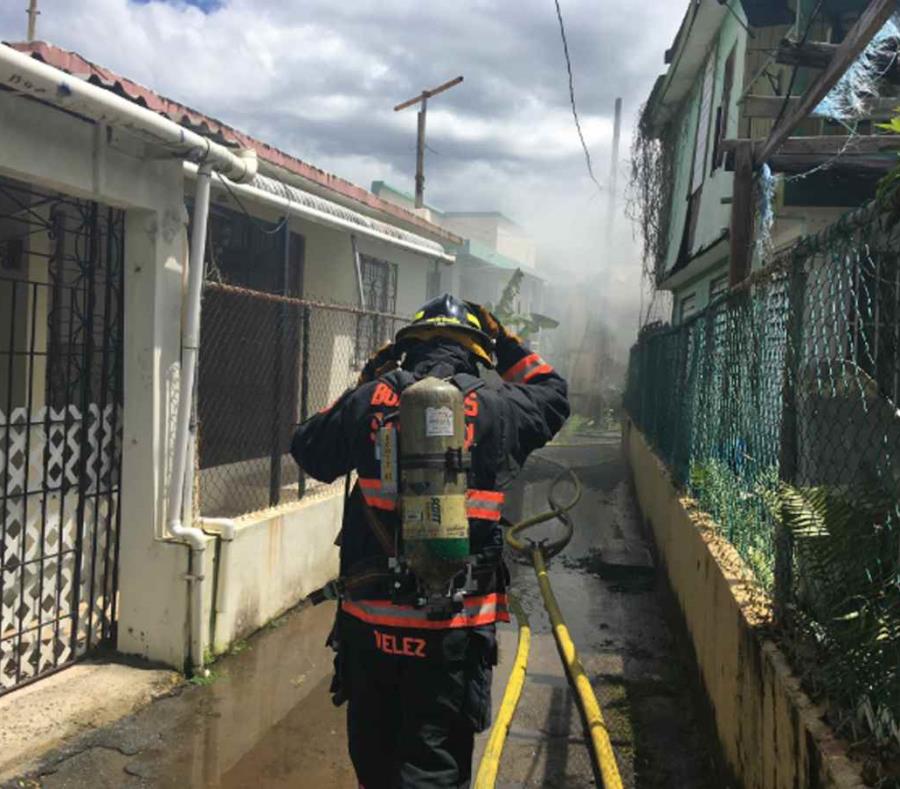 Bomberos del Municipio de San Juan controlaron el incendio (semisquare-x3)