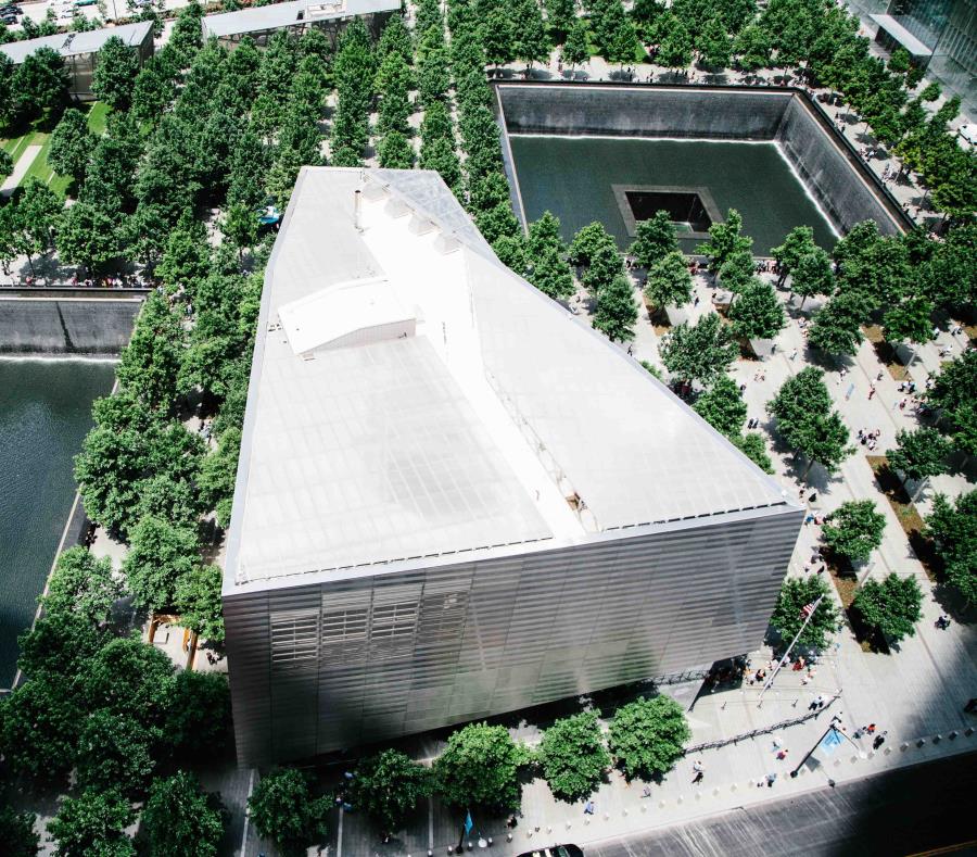 Vista del National September 11 Memorial & Museum desde la terraza del rascacielos Three World Trade Center en el piso 17 hoy, lunes 11 de junio de 2018, en Nueva York, Nueva York (EE.UU.) (semisquare-x3)