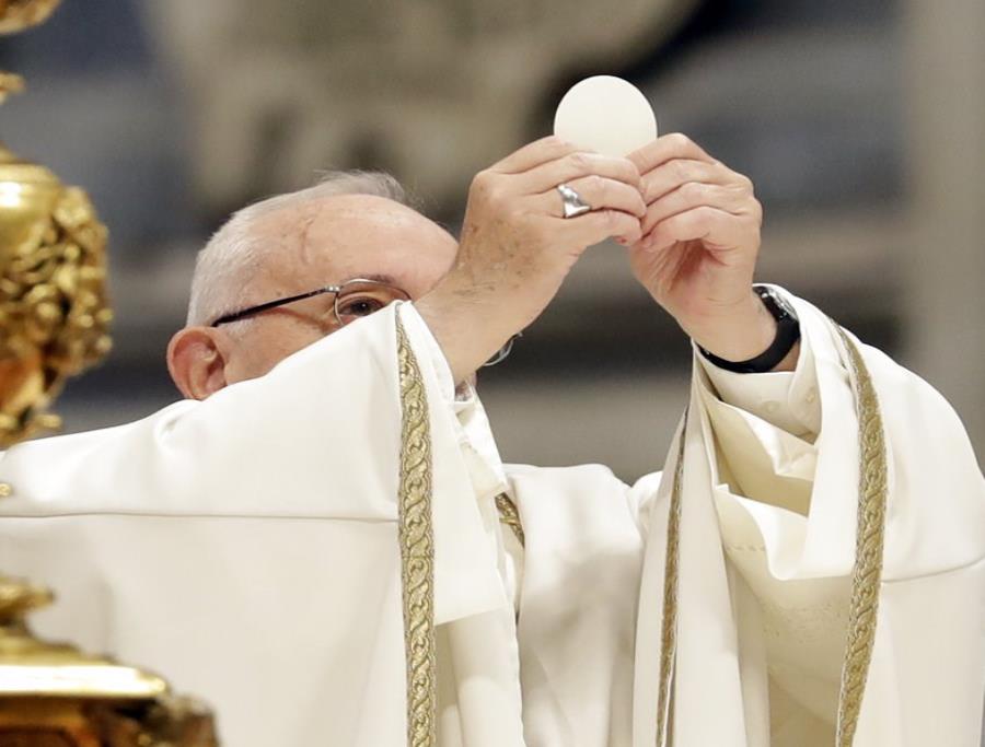 El papa Francisco oficia la misa en la Basílica de San Pedro, el domingo 18 de noviembre de 2018. (AP Foto/Andrew Medichini) (semisquare-x3)