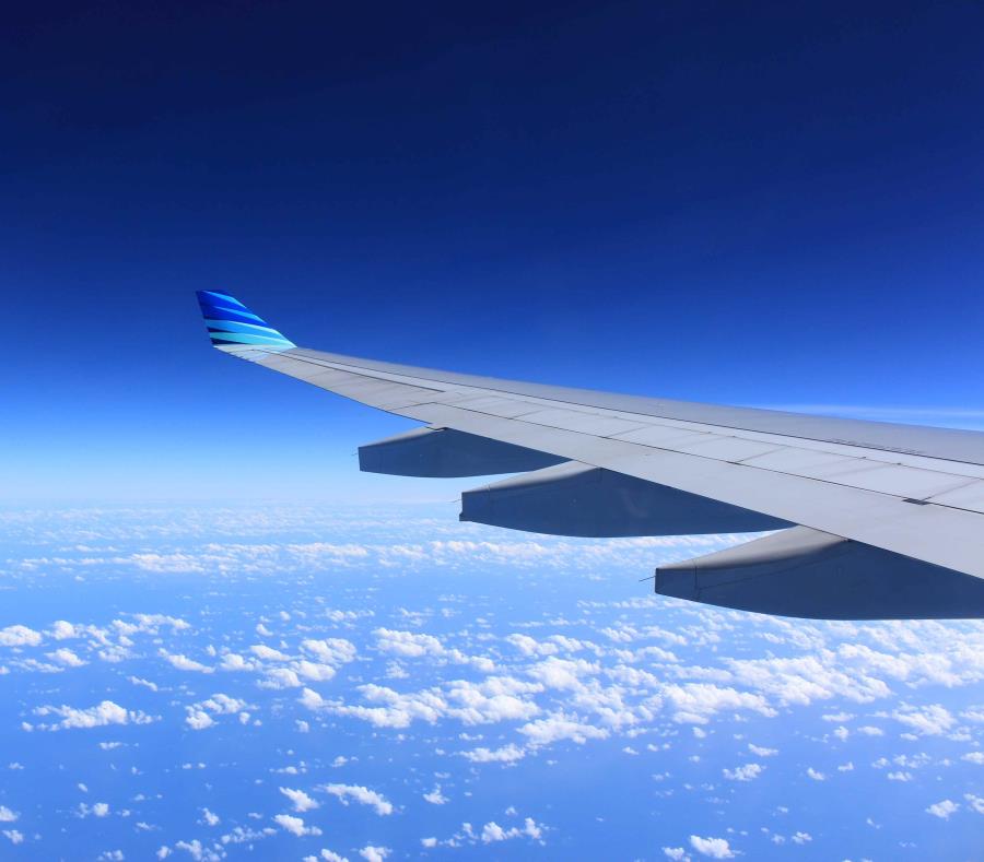 El costo de un vuelo promedio de ida y vuelta fue de $417. (semisquare-x3)