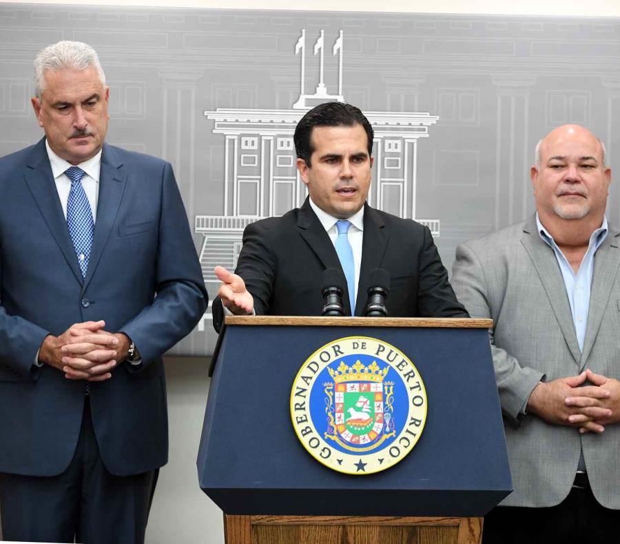 En la foto el secretario de asuntos públicos, el presidente del Senado, Thomas Rivera Schatz, el gobernador Ricardo Rosselló, y el presidente de la Cámara, Johnny Méndez. (GFR Media) (semisquare-x3)