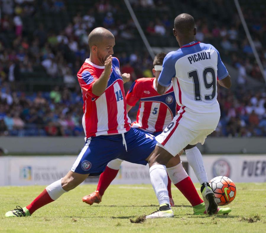 Juan Vélez (izquierda) es uno de los veteranos convocados para la Liga de Naciones. (Archivo / El Nuevo Día) (semisquare-x3)