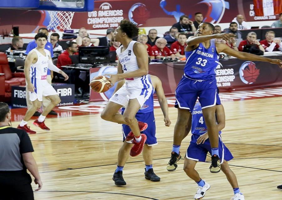 George Conditt, atacando el canasto, sumó 18 puntos por Puerto Rico. (Suministrada / FIBA) (semisquare-x3)