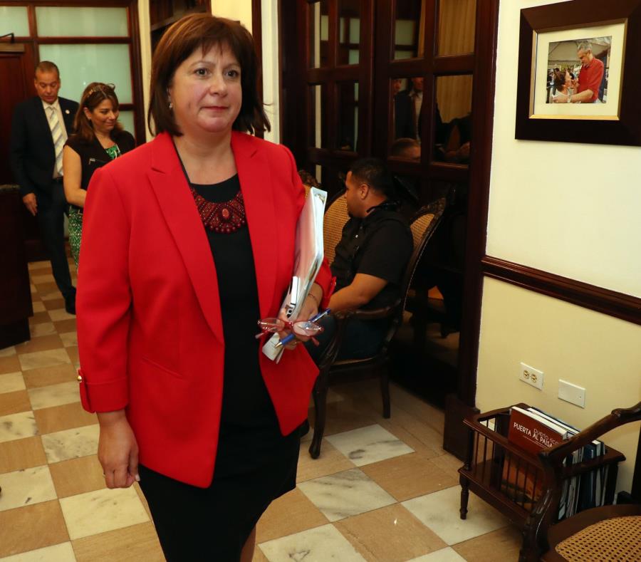 Natalie Jaresko se reunió hoy con el caucus de los senadores del Partido Nuevo Progresista en el Capitolio. (semisquare-x3)