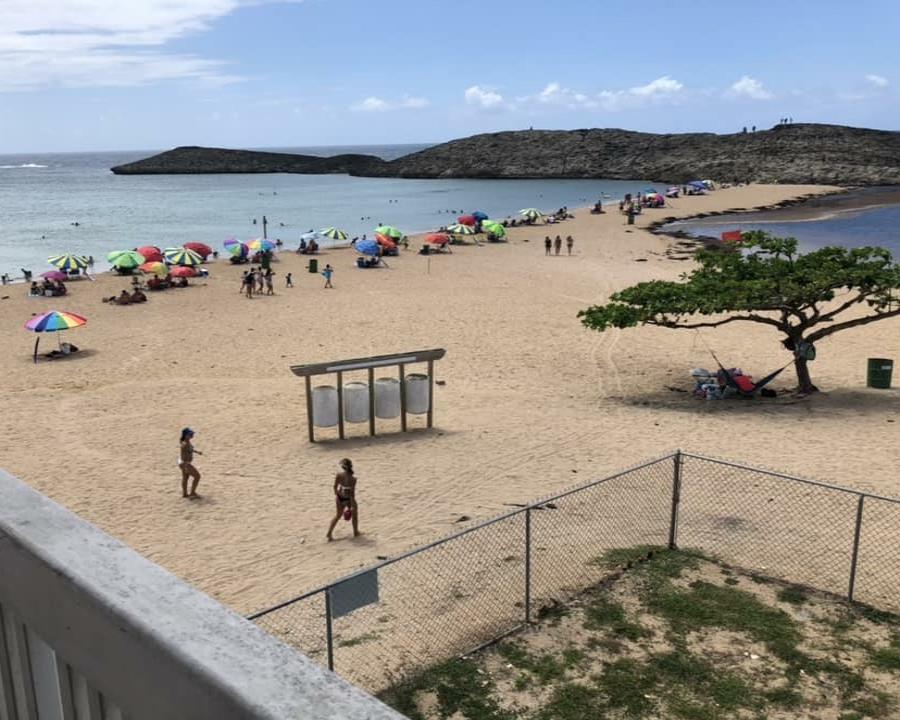 El balneario de Puerto Nuevo, en Vega Baja, tiene una pocita para el disfrute de las familias. (Suministrada) (semisquare-x3)