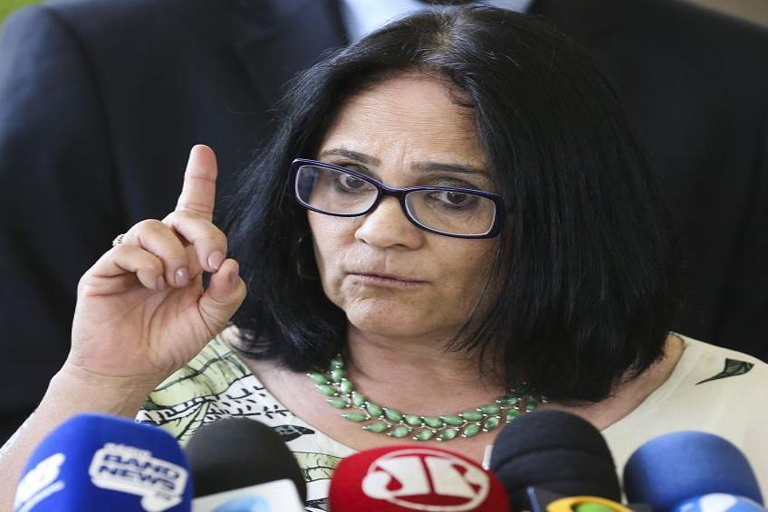 La ministra de la Mujer, la Familia y los Derechos Humanos de Brasil, Damares Alves. (semisquare-x3)