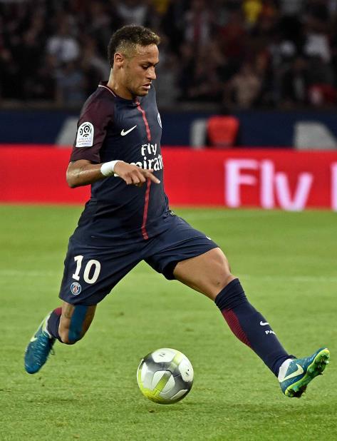 El nuevo domicilio de Neymar está cerca de la ciudad deportiva del conjunto parisino, conocida como Camp des Loges y situada en Saint-Germain-en-Laye. (vertical-x1)