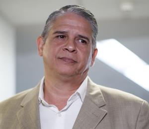 Juez le da 24 horas a Carmen Yulín Cruz para que reinstale en su puesto de carrera a Carlos Acevedo