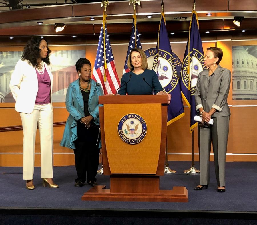 De izquierda a derecha, Stacey Plaskett, Sheila Jackson Lee, Nancy Pelosi y Nydia Velázquez. (Suministrada) (semisquare-x3)