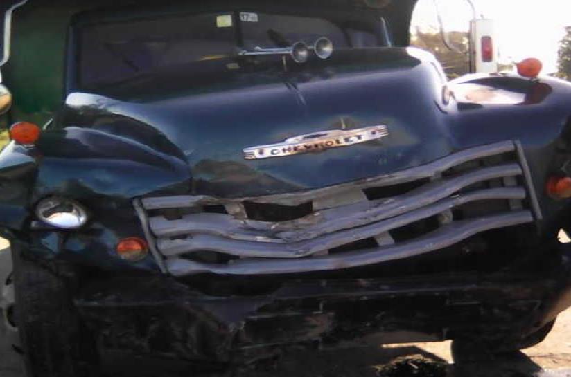 Así quedó el camión que el carro impactó (semisquare-x3)